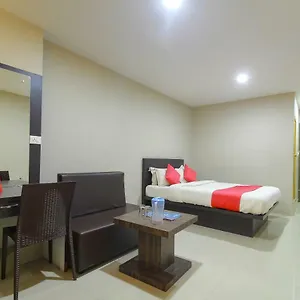 *** Hotel Oyo 28370 Begonia Residency India